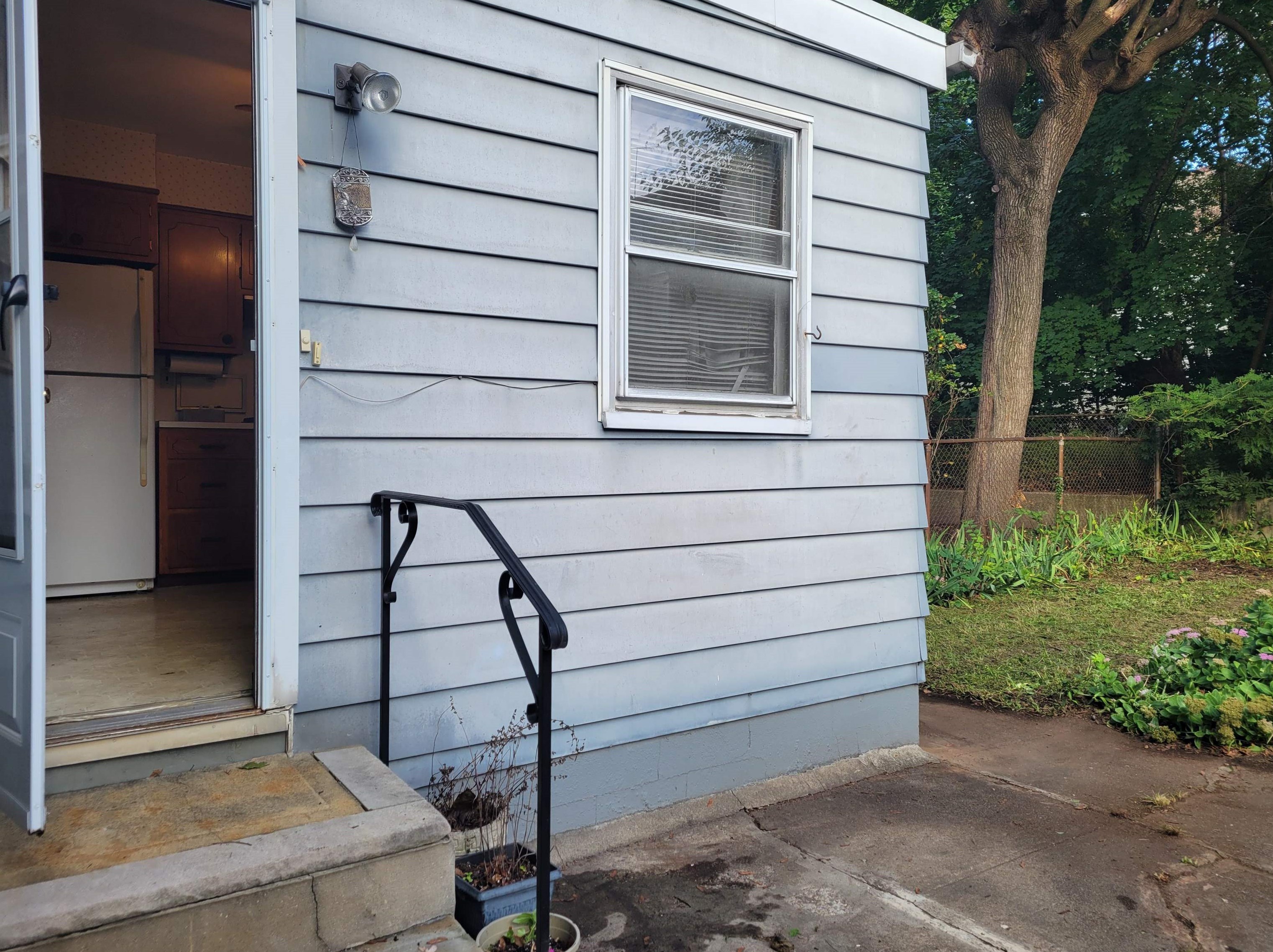 858 Side Ave, Jersey City NJ  07306-6514 exterior