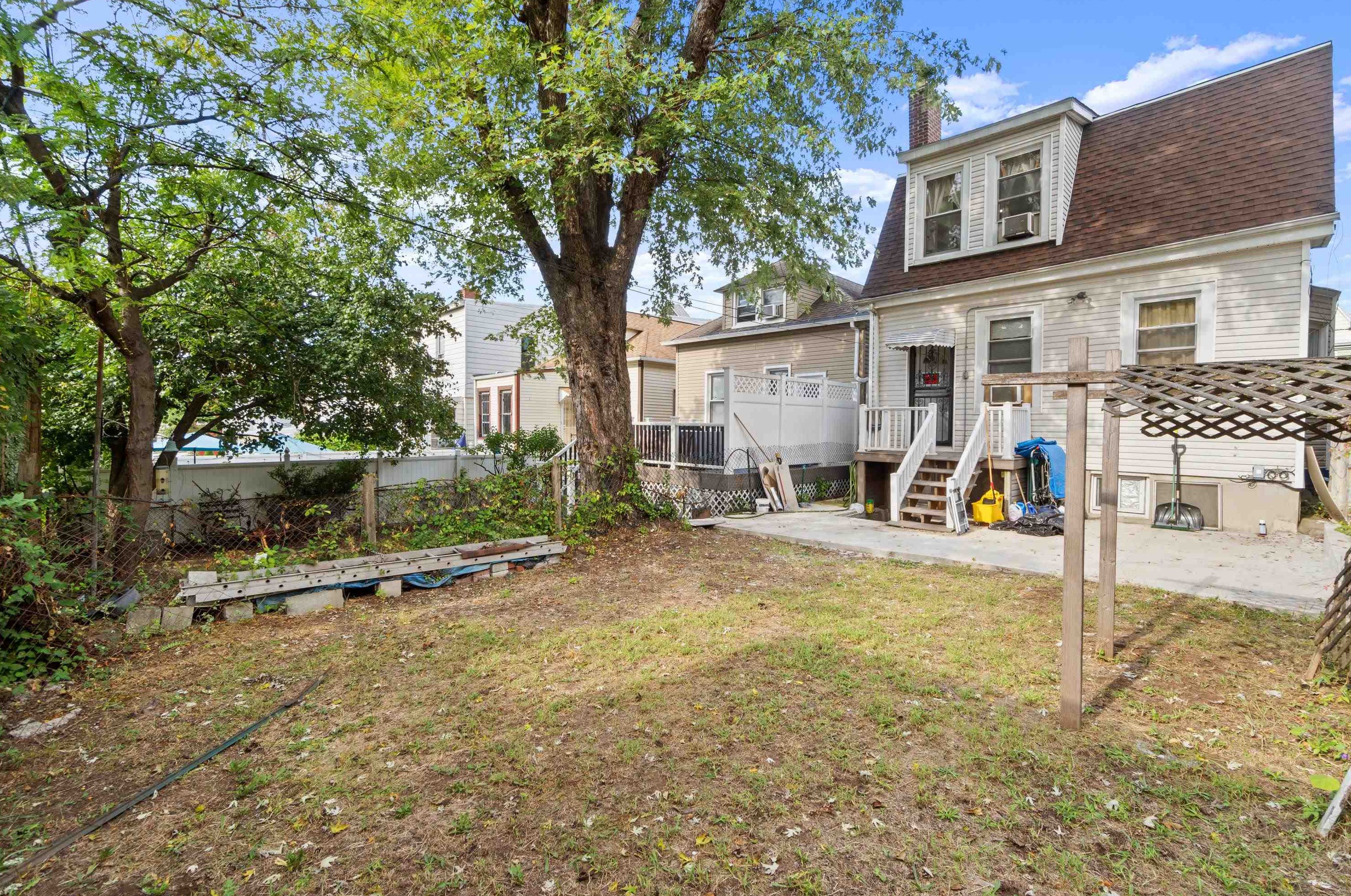 299 Armstrong Ave, Jersey City NJ 07305-2102 exterior