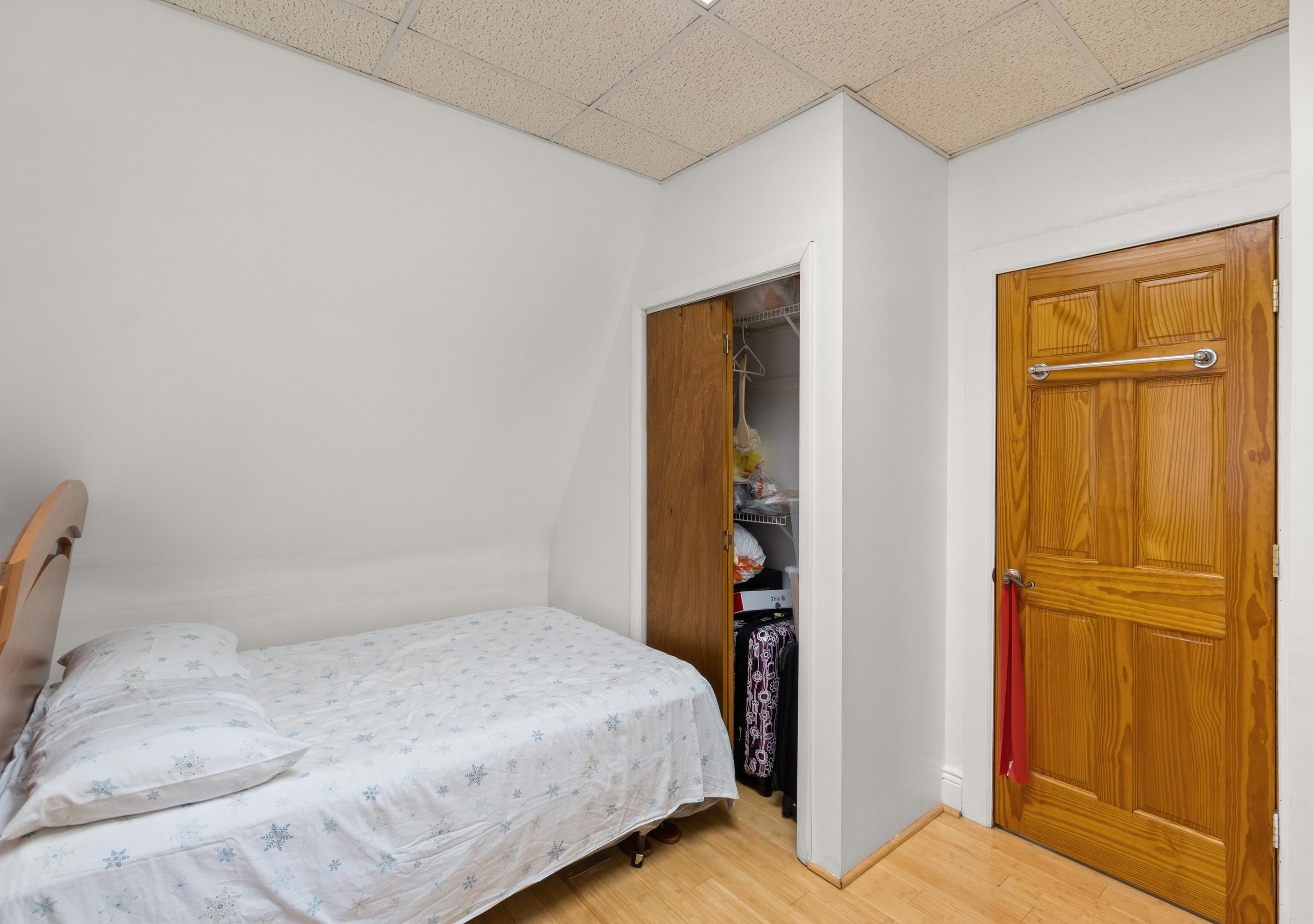 299 Armstrong Ave, Jersey City NJ 07305-2102 exterior