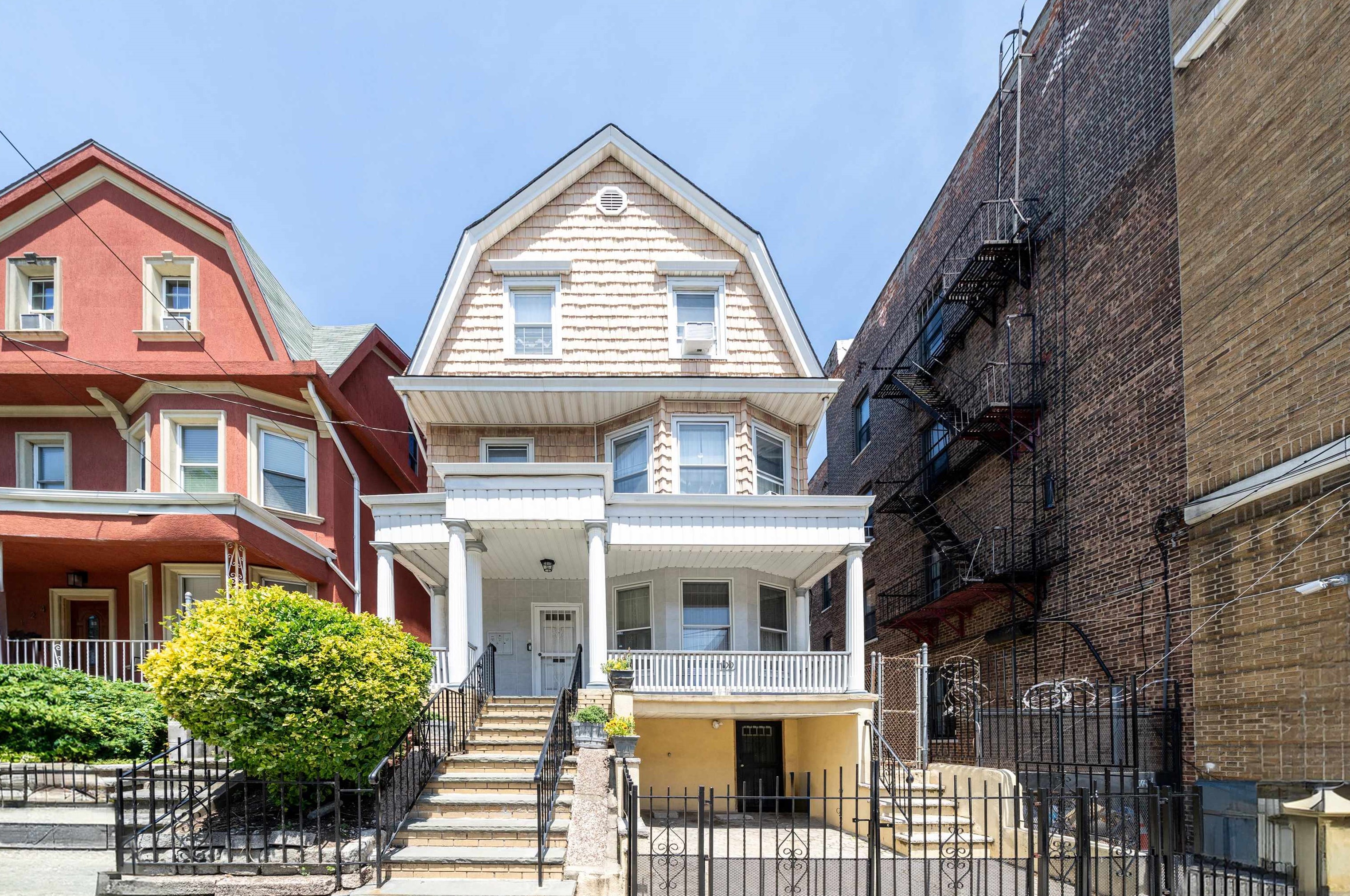 122 Jewett Ave, Jersey City NJ  07304-2004 exterior