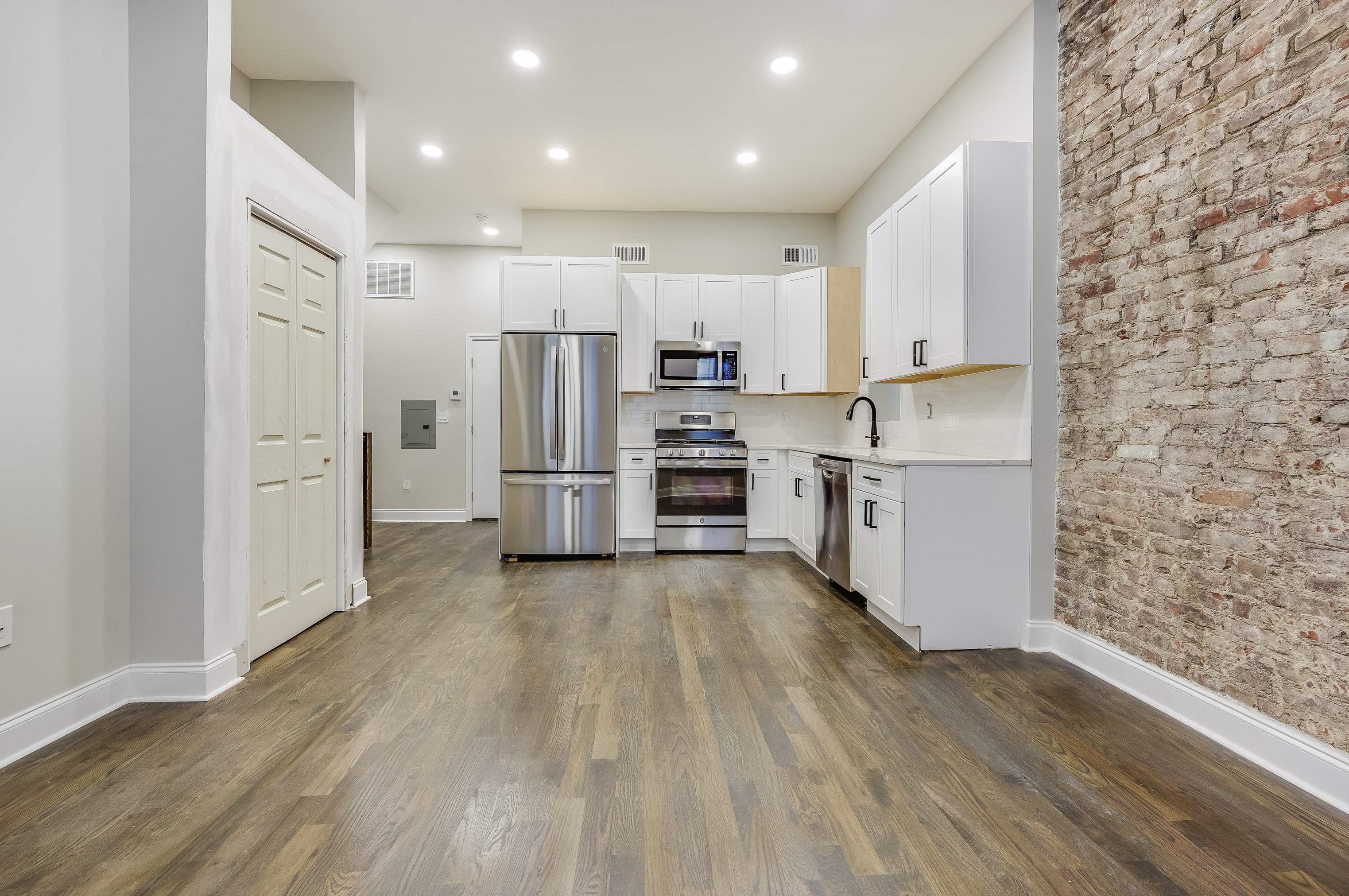 172 Mallory Ave, Jersey City NJ  07304-1218 exterior