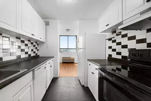 100 Manhattan Ave, Union City, NJ 07087 - Photo 9