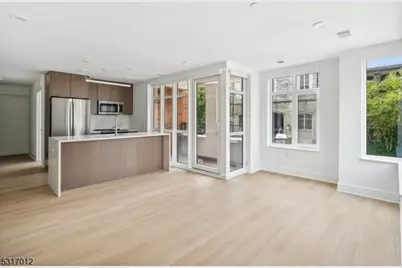 14 Lincoln Pl #208, Madison, NJ 07940 - Photo 5