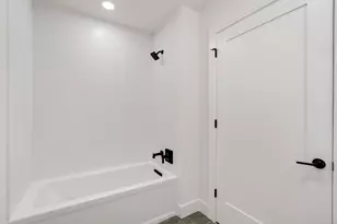 139 Christopher Columbus Dr, Jersey City, NJ 07302 - Photo 25