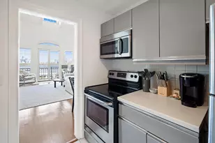 109 Shearwater Ct E, Jersey City, NJ 07305 - Photo 11