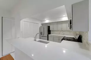 726 Mainsail Ln, Secaucus, NJ 07094 - Photo 15