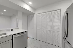 726 Mainsail Ln, Secaucus, NJ 07094 - Photo 17