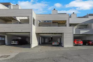 726 Mainsail Ln, Secaucus, NJ 07094 - Photo 3