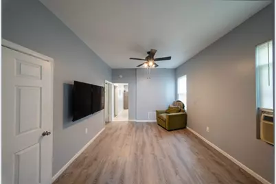 17 Bayside Pl, Jersey City, NJ 07305 - Photo 7