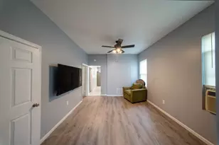 17 Bayside Pl, Jersey City, NJ 07305 - Photo 7