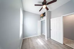 17 Bayside Pl, Jersey City, NJ 07305 - Photo 13