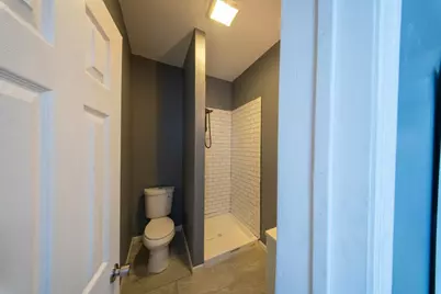 17 Bayside Pl, Jersey City, NJ 07305 - Photo 11