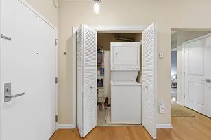 4 Constellation Pl, Jersey City, NJ 07305 - Photo 9