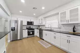 21 Lincoln Pkwy, Bayonne, NJ 07002 - Photo 23