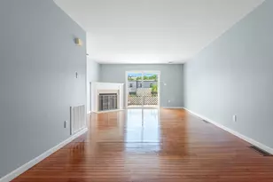 327 10th St, Jersey City, NJ 07302 - Photo 3