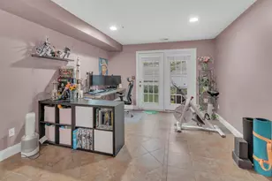 22 Marina Dr, Bayonne, NJ 07002 - Photo 19