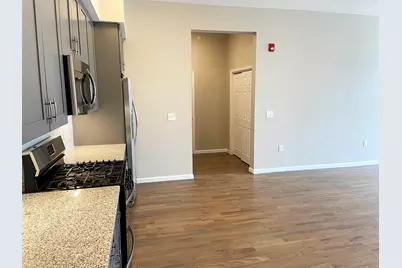 195 Avenue E #204, Bayonne, NJ 07002 - Photo 9