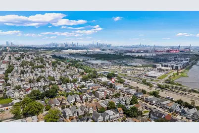 526 Avenue E, Bayonne, NJ 07002 - Photo 3