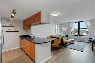 102 Christopher Columbus Dr, Jersey City, NJ 07302 - Photo 9