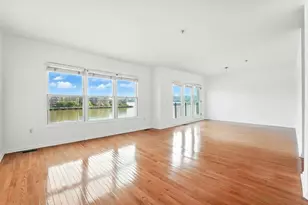 252 The Promenade, Edgewater, NJ 07020 - Photo 3