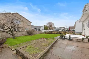 1054 Stonewall Ln, Secaucus, NJ 07094 - Photo 23