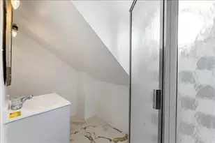 85 Hobart Ave, Bayonne, NJ 07002 - Photo 17