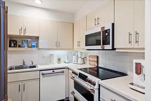 208 Shearwater Ct W, Jersey City, NJ 07305 - Photo 11