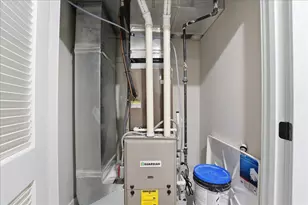 221 Columbia Ave, Jersey City, NJ 07307 - Photo 33