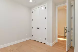 221 Columbia Ave, Jersey City, NJ 07307 - Photo 25