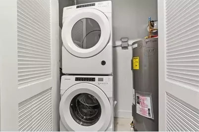 425 Avenue C #401, Bayonne, NJ 07002 - Photo 17