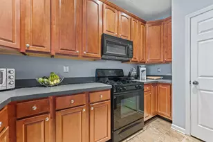 6 Hudson Ct, Jersey City, NJ 07305 - Photo 13