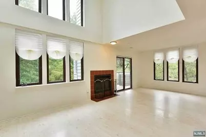 798 Spinnaker Ct #798, Secaucus, NJ 07094 - Photo 3