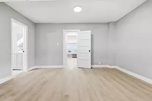 40 Bayview Ave, Jersey City, NJ 07305 - Photo 11