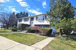 24 Valley Ct, Secaucus, NJ 07094 - Photo 3