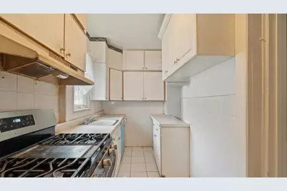 1074 Avenue C, Bayonne, NJ 07002 - Photo 13