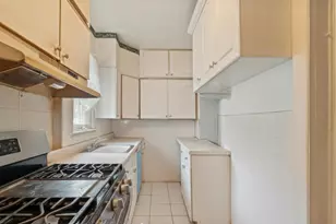 1074 Avenue C, Bayonne, NJ 07002 - Photo 13