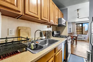 10 Huron Ave, Jersey City, NJ 07306 - Photo 9