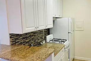 10 Huron Ave, Jersey City, NJ 07306 - Photo 9