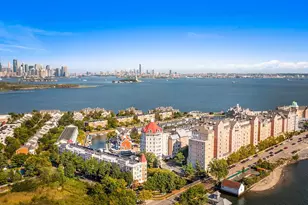 110 Shearwater Ct E, Jersey City, NJ 07305 - Photo 17