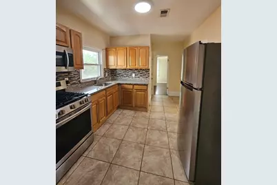 240 Copeland Ave #2, Lyndhurst Township, NJ 07071 - Photo 3