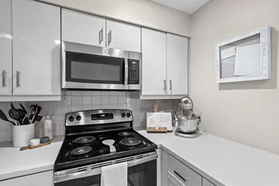 100 Shearwater Ct East #31, Jersey City, NJ 07305 - Photo 11