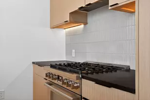 139 Christopher Columbus Dr, Jersey City, NJ 07302 - Photo 9