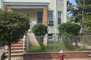 17 Bayside Pl, Jersey City, NJ 07305 - Photo 1