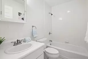 207 Shearwater Ct W, Jersey City, NJ 07305 - Photo 21