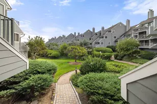 9E Cove Ln, North Bergen, NJ 07047 - Photo 3