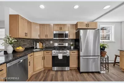 28 Willow St, Bayonne, NJ 07002 - Photo 5
