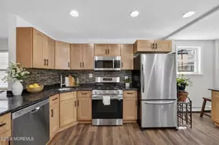 28 Willow St, Bayonne, NJ 07002 - Photo 5
