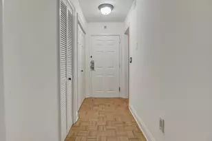 208 Shearwater Ct W, Jersey City, NJ 07305 - Photo 25