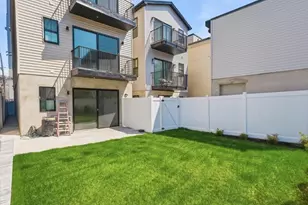 15 Manhattan Ave, Jersey City, NJ 07307 - Photo 17