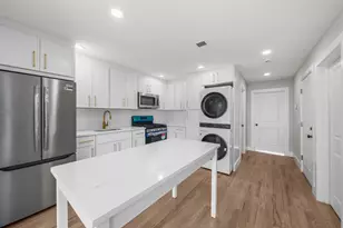 5 Pavonia Ct, Bayonne, NJ 07002 - Photo 1